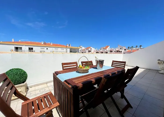 Semesterbostad Typical House By Homing Lagos